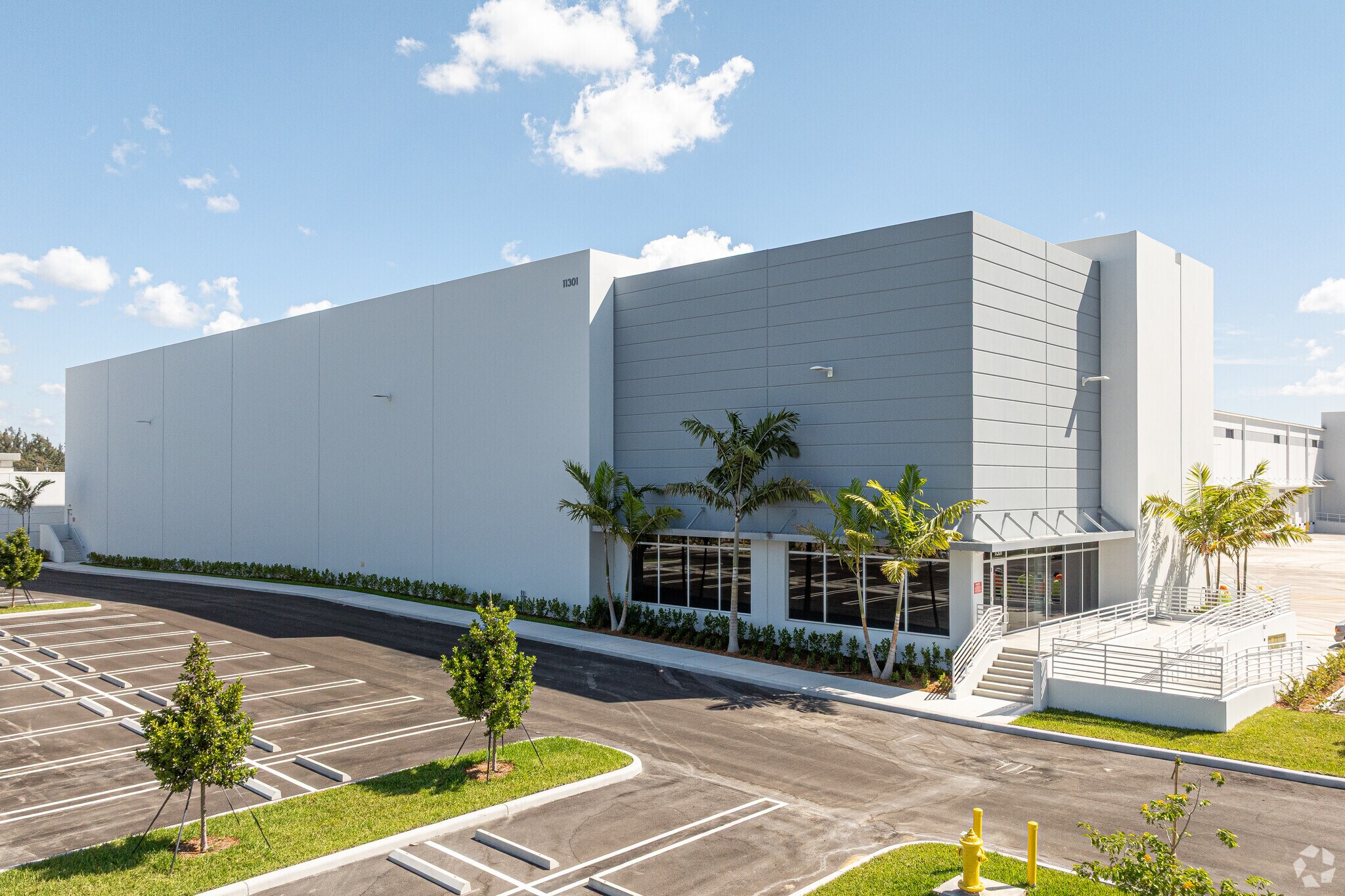 11301 NW 97th Ave, Medley, FL à louer Photo principale- Image 1 de 6