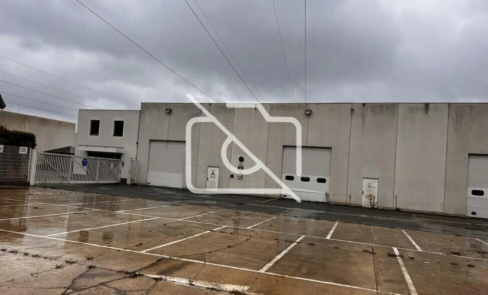 Office in Vitry-sur-Seine for lease - Building Photo - Image 2 of 11