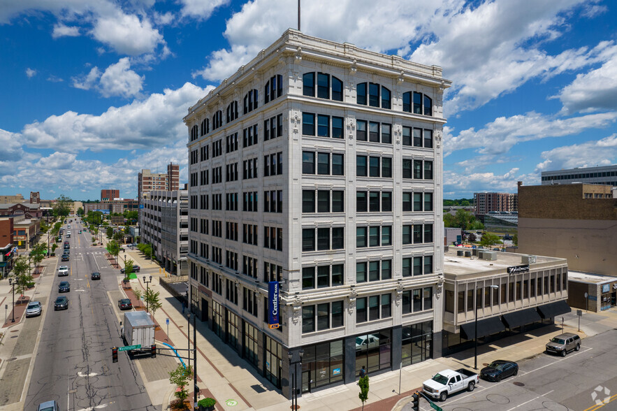 108 N Main St, South Bend, IN à louer - Photo du bâtiment - Image 2 de 9