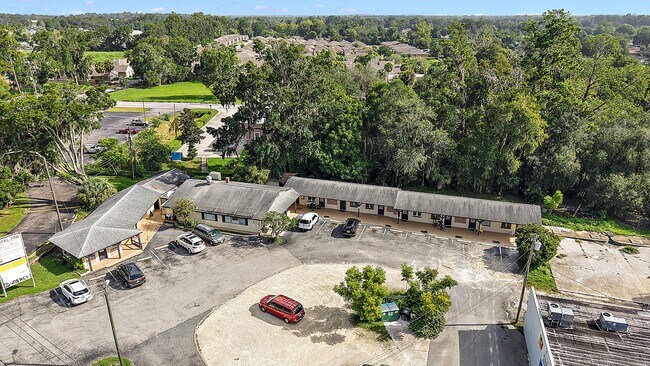 Plus de détails pour 5035 SE Abshier Blvd, Belleview, FL - Commerce de détail à vendre