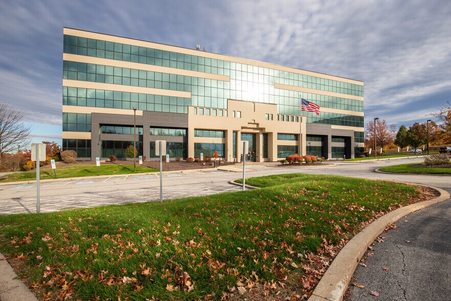 3000 Park Lane Dr, Pittsburgh, PA à louer - Photo du bâtiment - Image 2 de 9