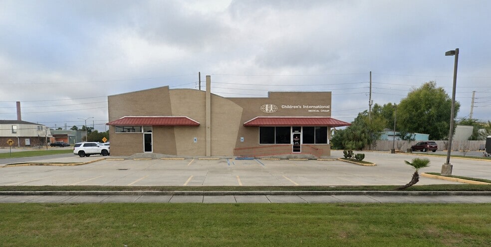 8244-8246 W Judge Perez Dr, Chalmette, LA for sale - Building Photo - Image 1 of 9
