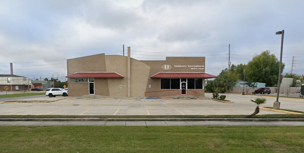 8244-8246 W Judge Perez Dr, Chalmette, LA à vendre - Photo du bâtiment - Image 1 de 9
