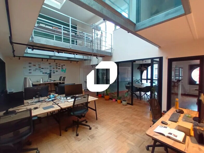 Bureau dans Lille à louer - Photo du bâtiment - Image 2 de 7