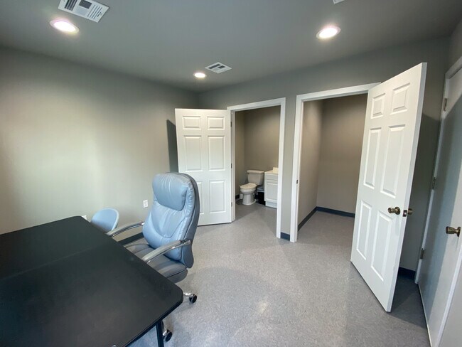 Plus de détails pour 607 S Lake Murray Dr, Ardmore, OK - Flex à vendre