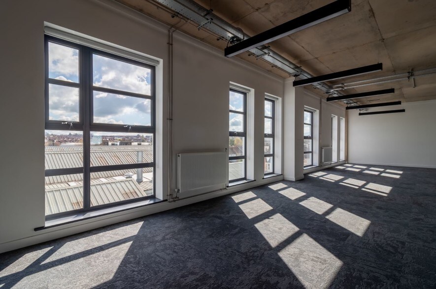 Bath Rd, Bristol for sale - Interior Photo - Image 3 of 17