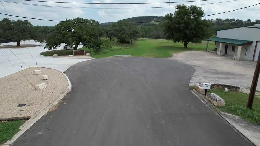 606 Mill Run, Kerrville, TX for lease - Commercial Listing Video - Image 2 of 47