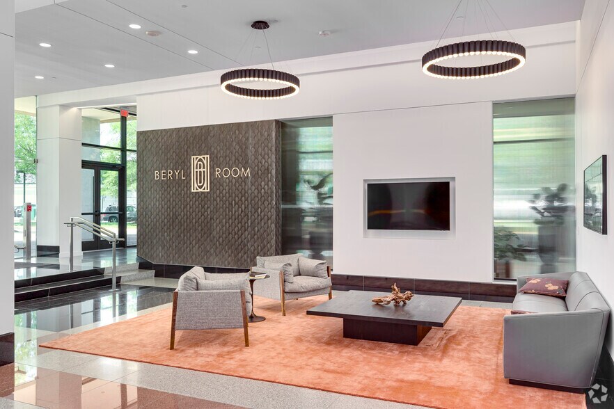 1751 Pinnacle Dr, McLean, VA à louer - Photo intérieure - Image 3 de 27