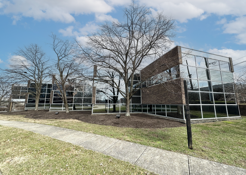 698 Perimeter Dr, Lexington, KY for lease - Building Photo - Image 1 of 13