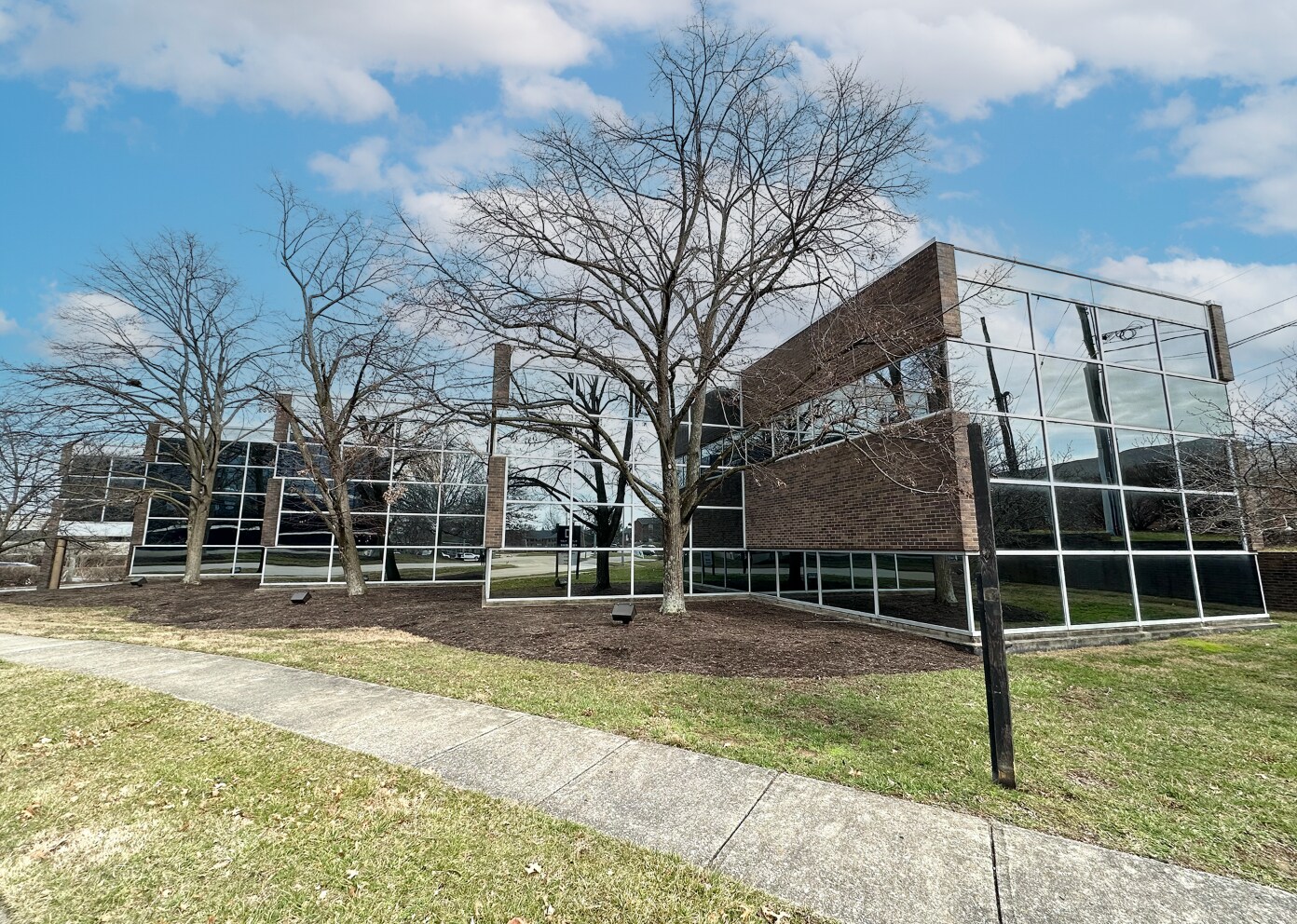 698 Perimeter Dr, Lexington, KY à louer Photo du bâtiment- Image 1 de 14