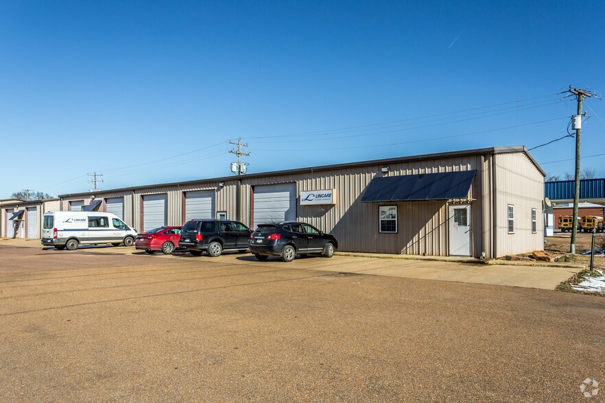 985 Eureka Rd, Batesville, MS for lease - Primary Photo - Image 1 of 2
