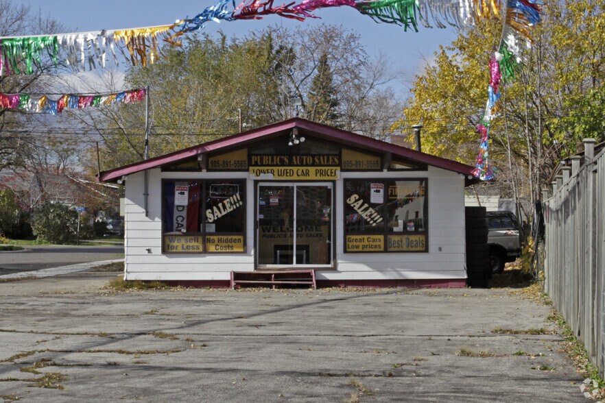 973 Lakeshore Rd E, Mississauga, ON à louer - Photo du bâtiment - Image 3 de 3