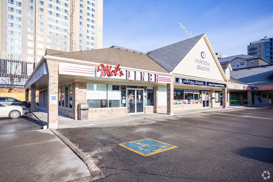 140 University Ave W, Waterloo, ON à vendre - Photo principale - Image 1 de 1