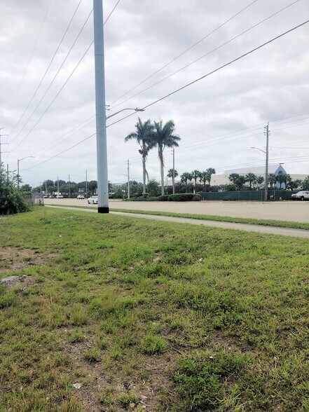 145 N Congress Ave, Delray Beach, FL à louer - Photo du bâtiment - Image 2 de 7