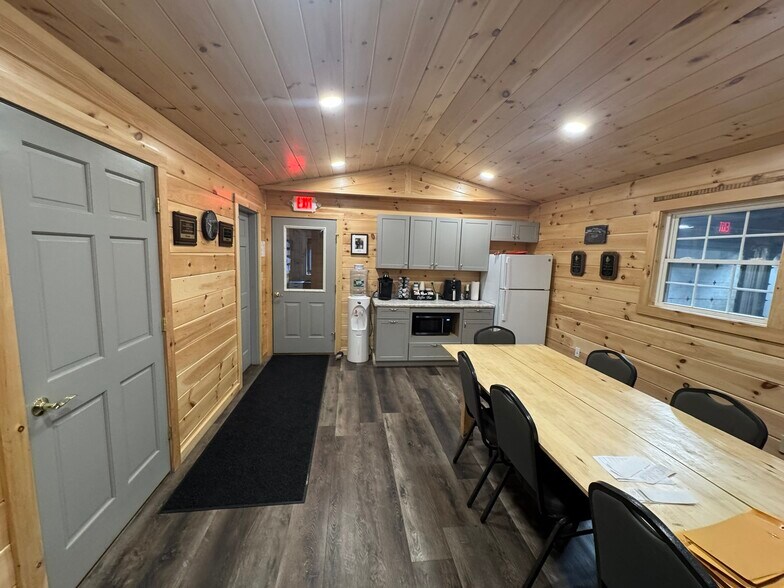 162 Hinckley Rd, Clinton, ME à vendre - Photo du bâtiment - Image 3 de 12