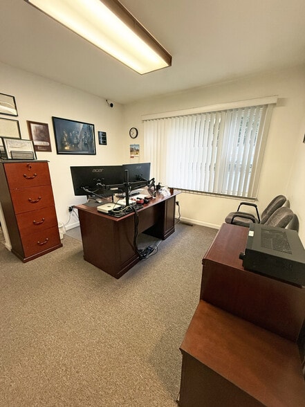 107 W Broadway, Derry, NH for lease - Building Photo - Image 3 of 4
