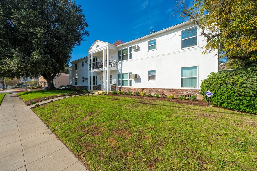 1815-1817 E Chevy Chase Dr, Glendale, CA for sale - Building Photo - Image 3 of 12