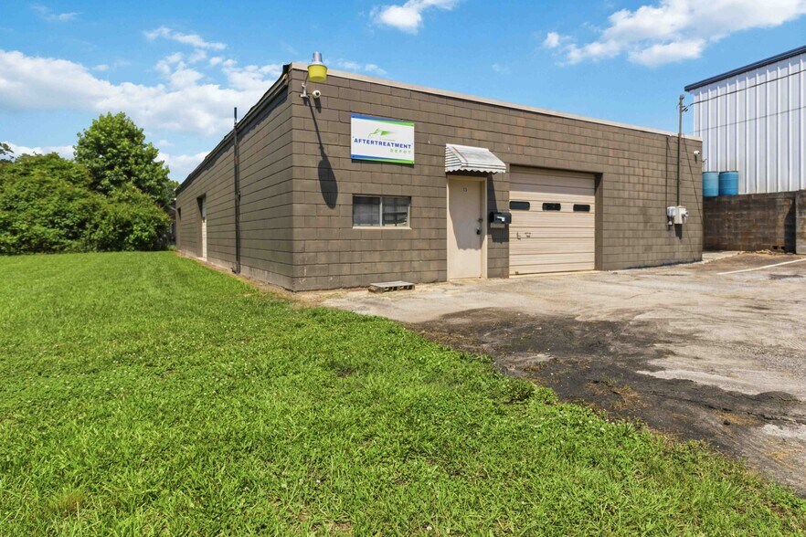 13 Alexander St, Winder, GA à vendre - Photo du bâtiment - Image 1 de 15
