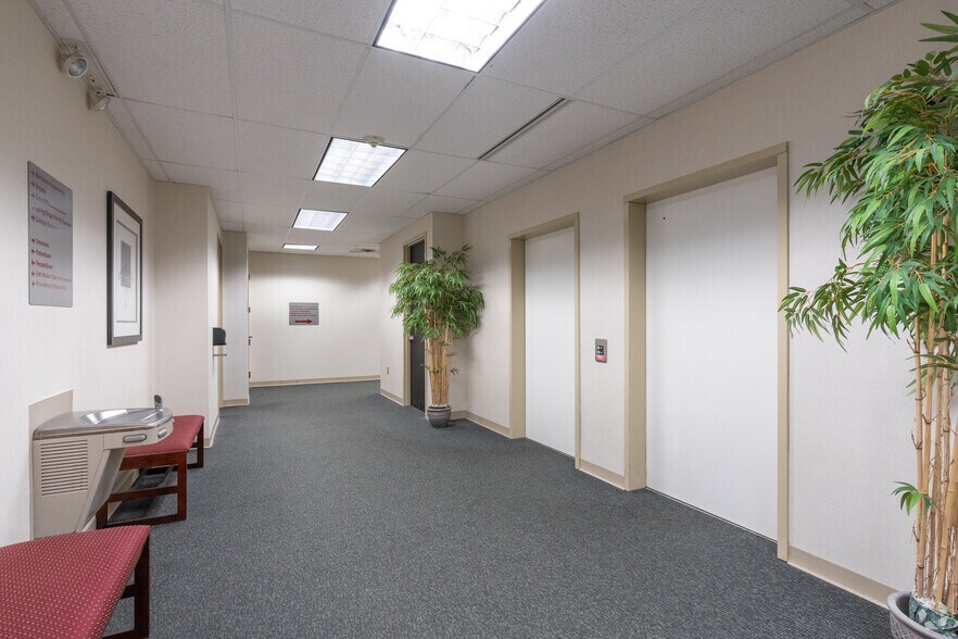 2 Meridian Blvd, Wyomissing, PA à vendre - Photo intérieure - Image 2 de 9