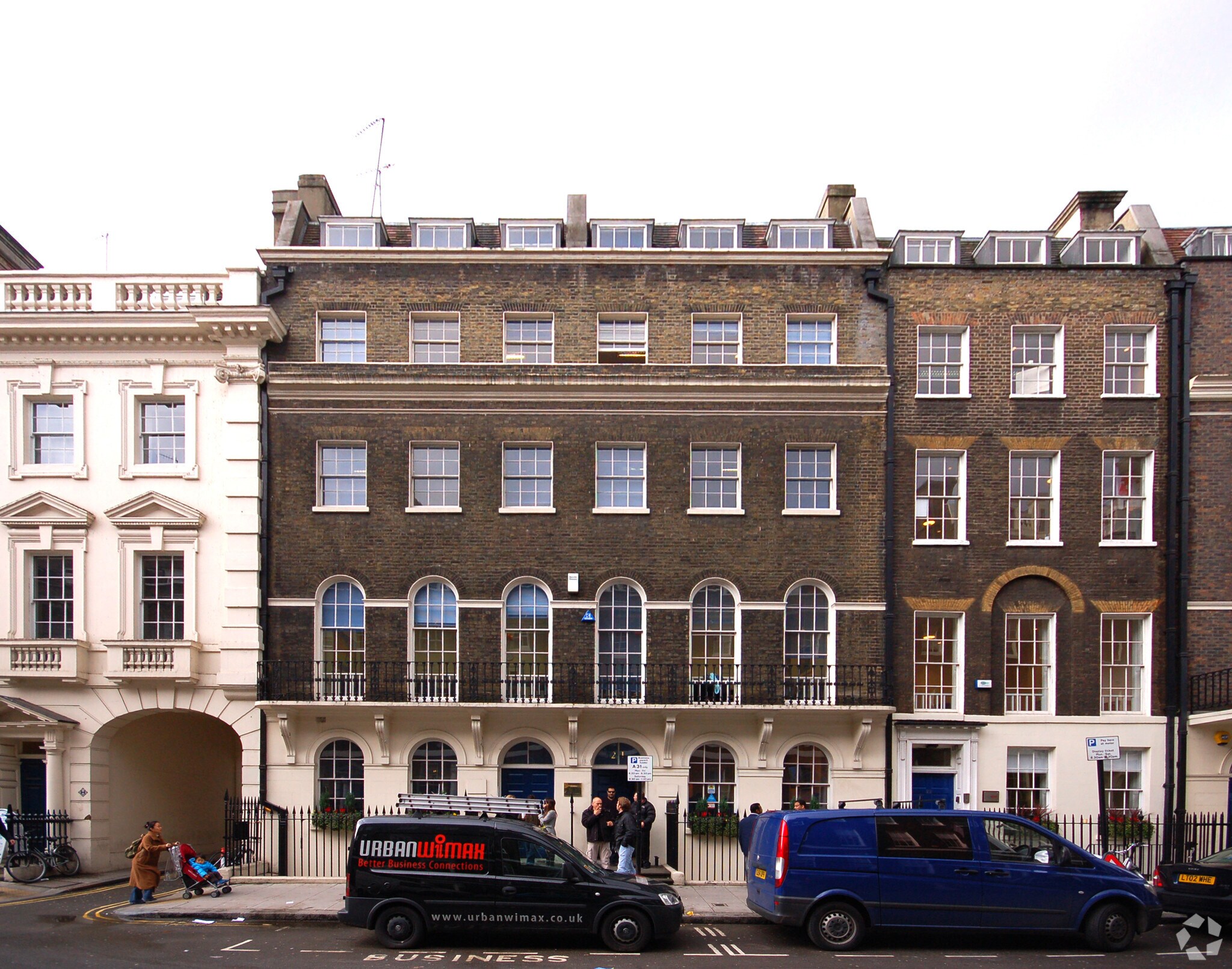 20-21 Southampton Pl, Londres à louer Photo du bâtiment- Image 1 de 6