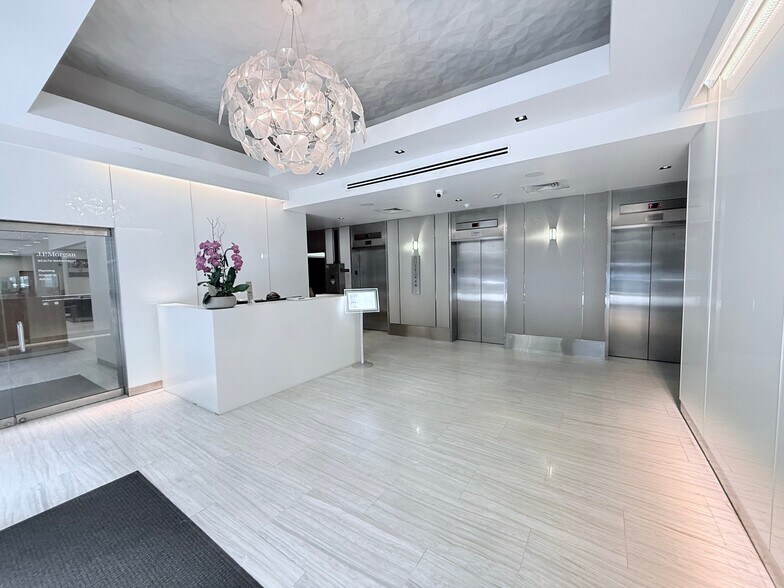 150 SE 2nd Ave, Miami, FL à vendre - Photo du bâtiment - Image 3 de 7