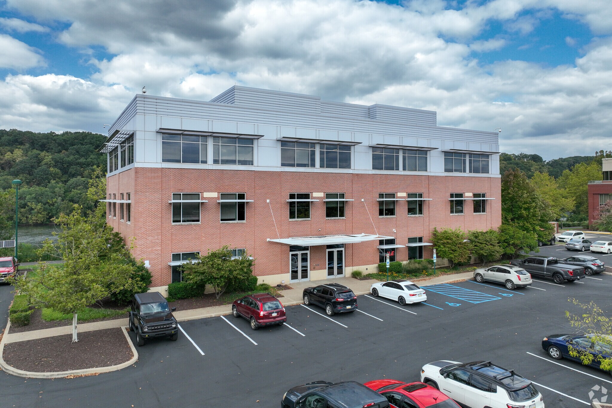 395 E Waterfront Dr, Homestead, PA à louer Photo du bâtiment- Image 1 de 13