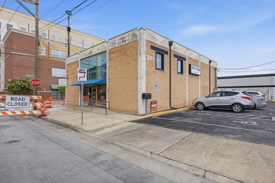201 New Bridge St, Jacksonville, NC à vendre - Photo du bâtiment - Image 1 de 51
