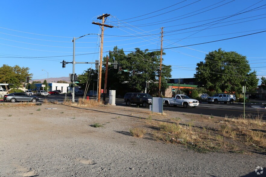 1813 Vassar St, Reno, NV à louer - Photo du bâtiment - Image 3 de 4