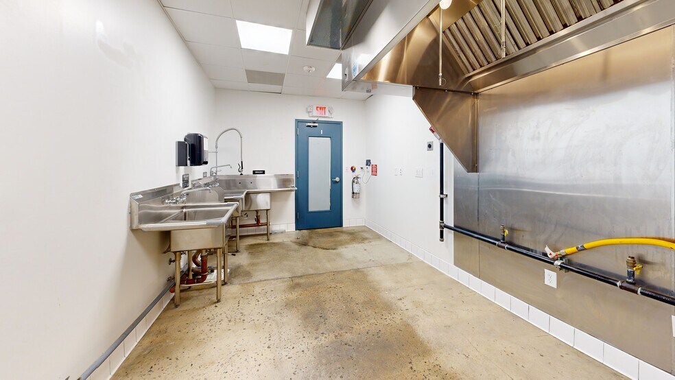 500 W Summit Ave, Charlotte, NC à louer - Numérisation 3D de Matterport - Image 2 de 24