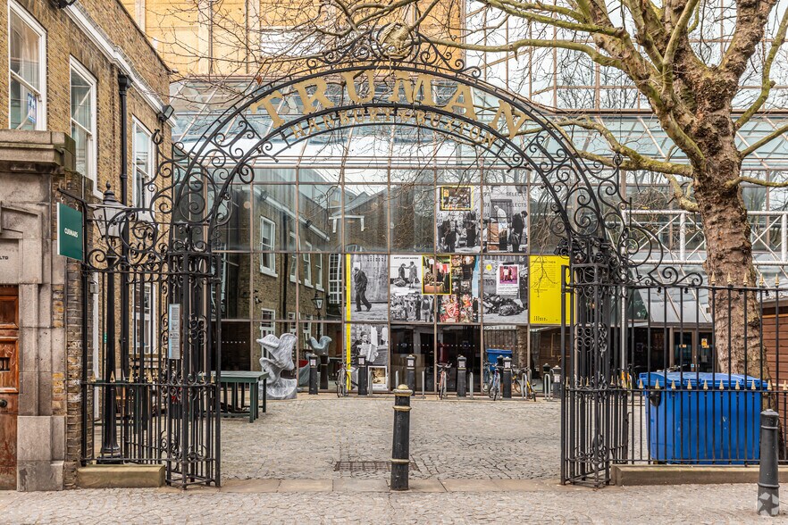 91 Brick Ln, Londres à louer - Photo du bâtiment - Image 3 de 7