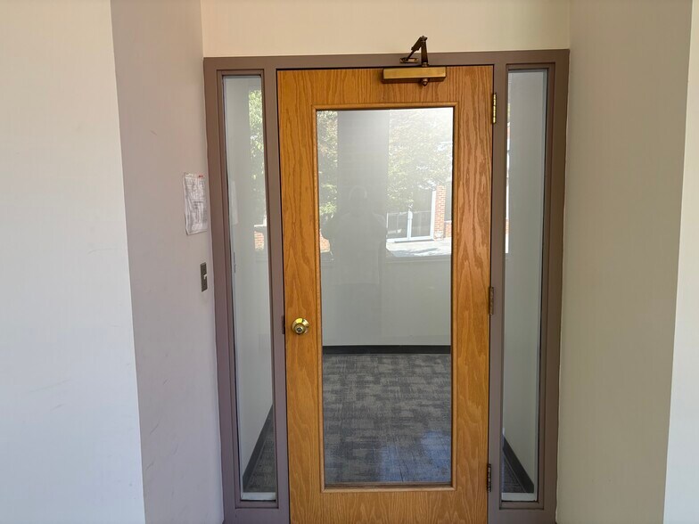 22290 Timberlake Rd, Lynchburg, VA à louer - Photo du bâtiment - Image 2 de 14