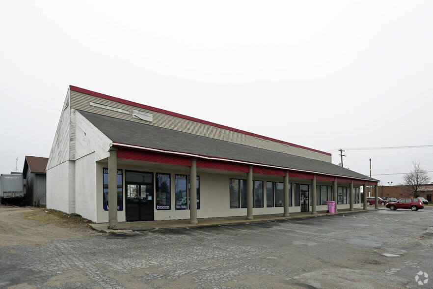1602-1604 N Mitchell St, Cadillac, MI for lease - Building Photo - Image 2 of 3