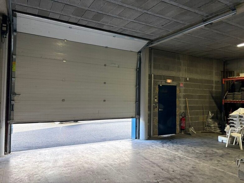 7 Allée Du Cret, La Tour-de-Salvagny for lease - Interior Photo - Image 1 of 5