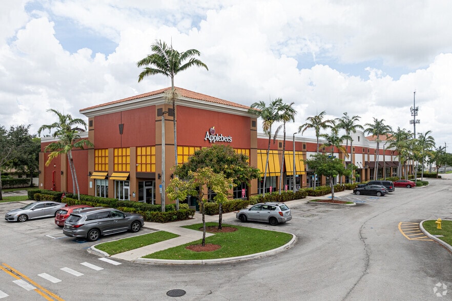 6001-6095 N University Dr, Tamarac, FL for lease - Primary Photo - Image 1 of 23