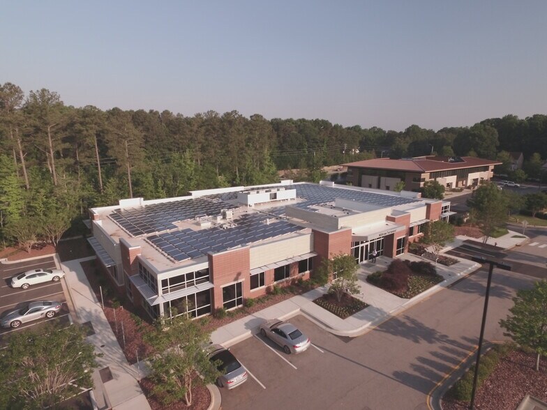 106 Pinedale Springs Way, Cary, NC à louer - Photo du bâtiment - Image 3 de 12