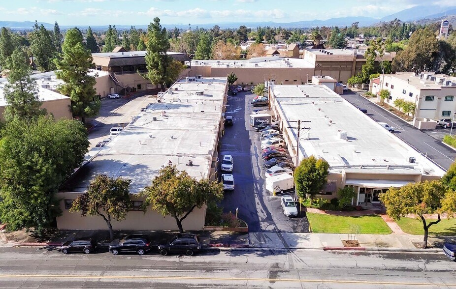 131-133 S Eucla Ave, San Dimas, CA à louer - Photo du bâtiment - Image 2 de 13