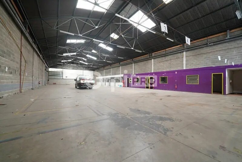 Flex in Vénissieux for lease - Building Photo - Image 2 of 8