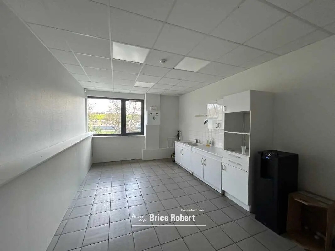 Flex dans Chaponost à louer Photo du bâtiment- Image 1 de 3