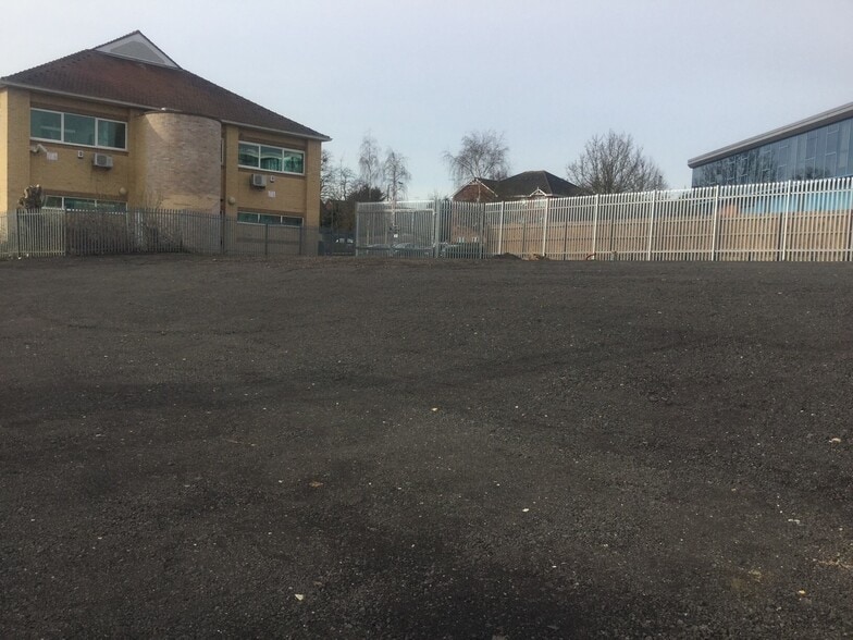 Beaconsfield Clos, Hatfield for lease - Building Photo - Image 1 of 9