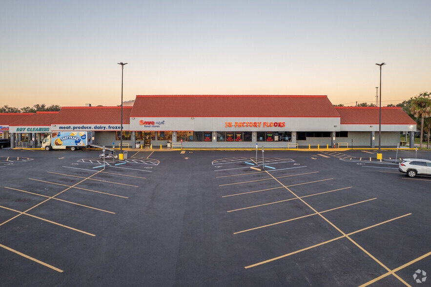 200 W Ardice Ave, Eustis, FL à louer - Photo du bâtiment - Image 2 de 2