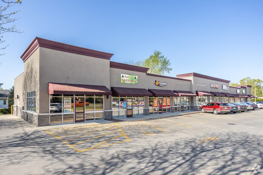 2355 E University Ave, Des Moines, IA à louer - Photo du bâtiment - Image 2 de 3