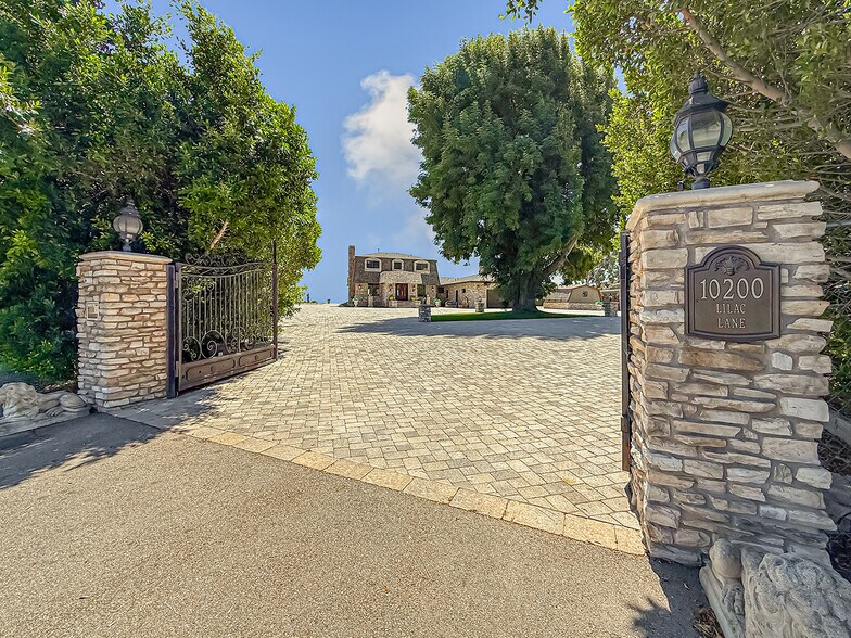10200 Lilac Ln, Chatsworth, CA à vendre - Photo du bâtiment - Image 2 de 15