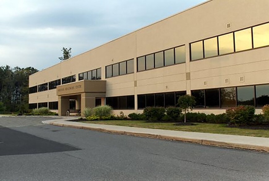 100 Community Dr, Tobyhanna, PA à louer - Photo du bâtiment - Image 3 de 26