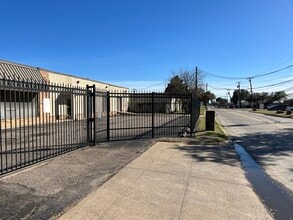 11142 Shady Trl, Dallas, TX for lease Interior Photo- Image 2 of 6