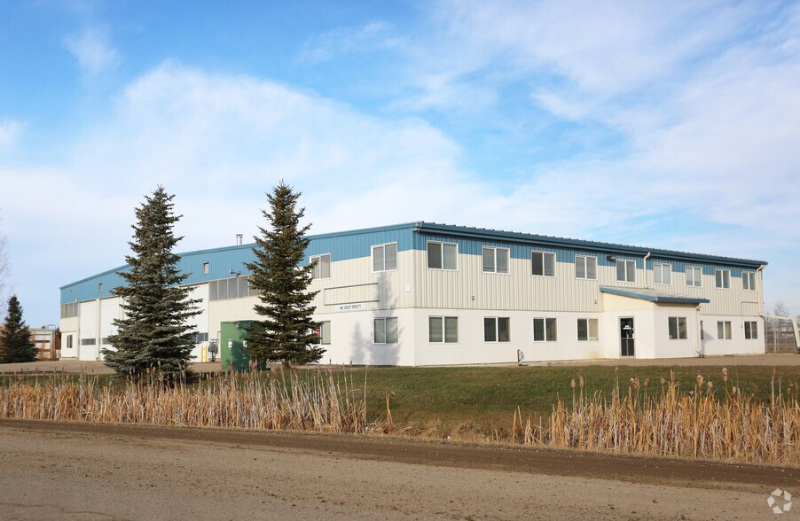 39207 Range Road 271, Red Deer County, AB à vendre - Photo du bâtiment - Image 2 de 37