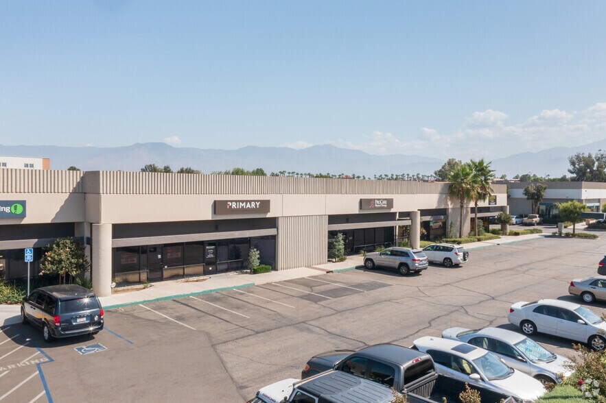 1765-1795 Orange Tree Ln, Redlands, CA à louer - Photo du bâtiment - Image 3 de 6