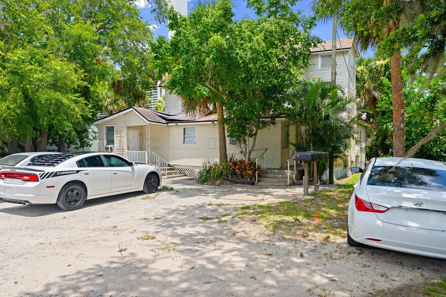 228 Bay St, Daytona Beach, FL for sale - Building Photo - Image 2 of 7
