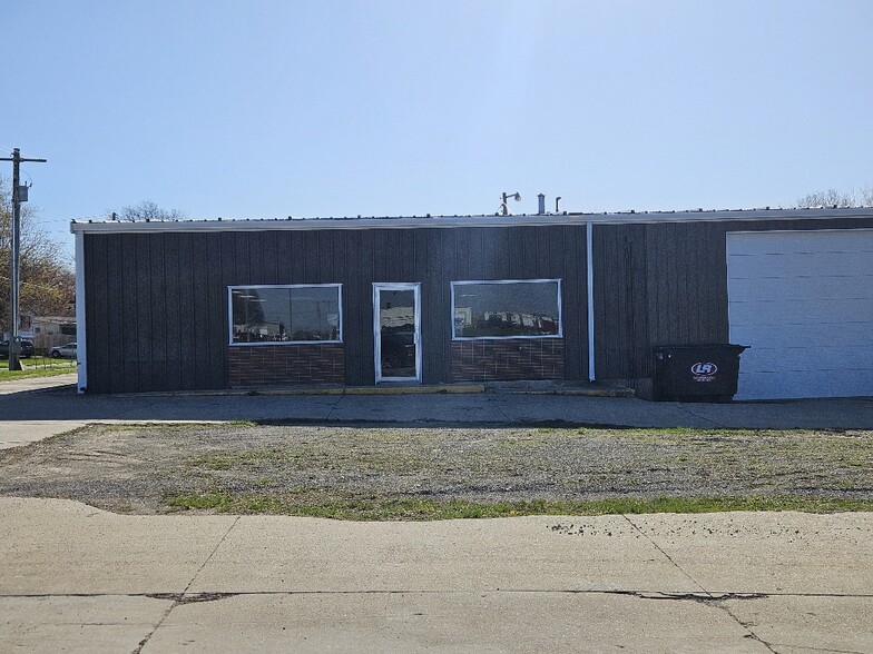 1300 W Saunders St, Mount Pleasant, IA for lease - Building Photo - Image 2 of 30