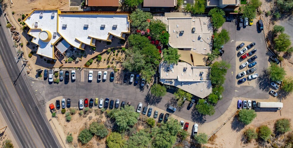 6501 N Cave Creek Rd, Cave Creek, AZ à louer - Photo du bâtiment - Image 3 de 4