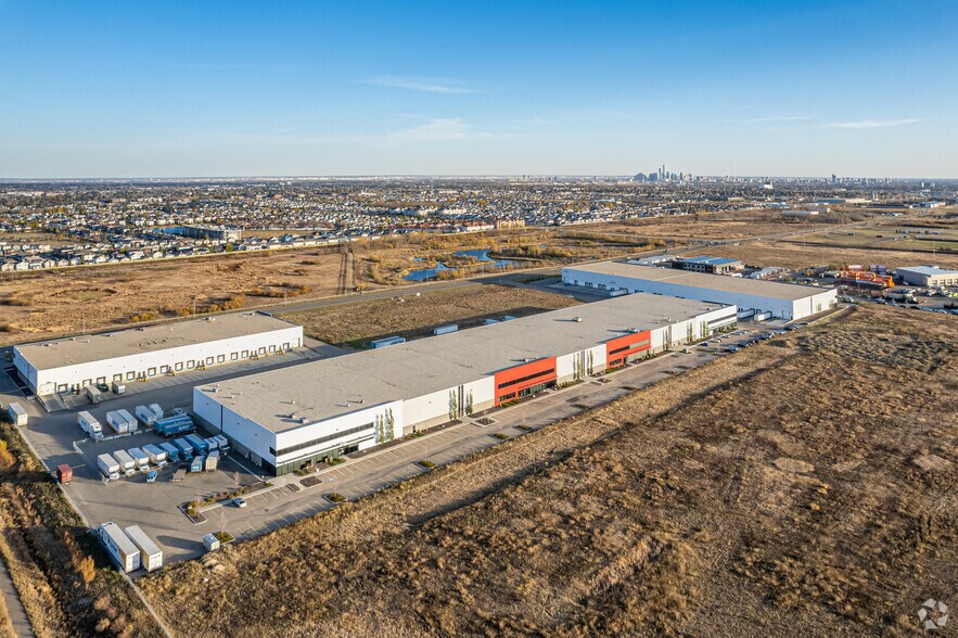 15804-15836 142 St NW, Edmonton, AB à louer - Aérien - Image 3 de 5